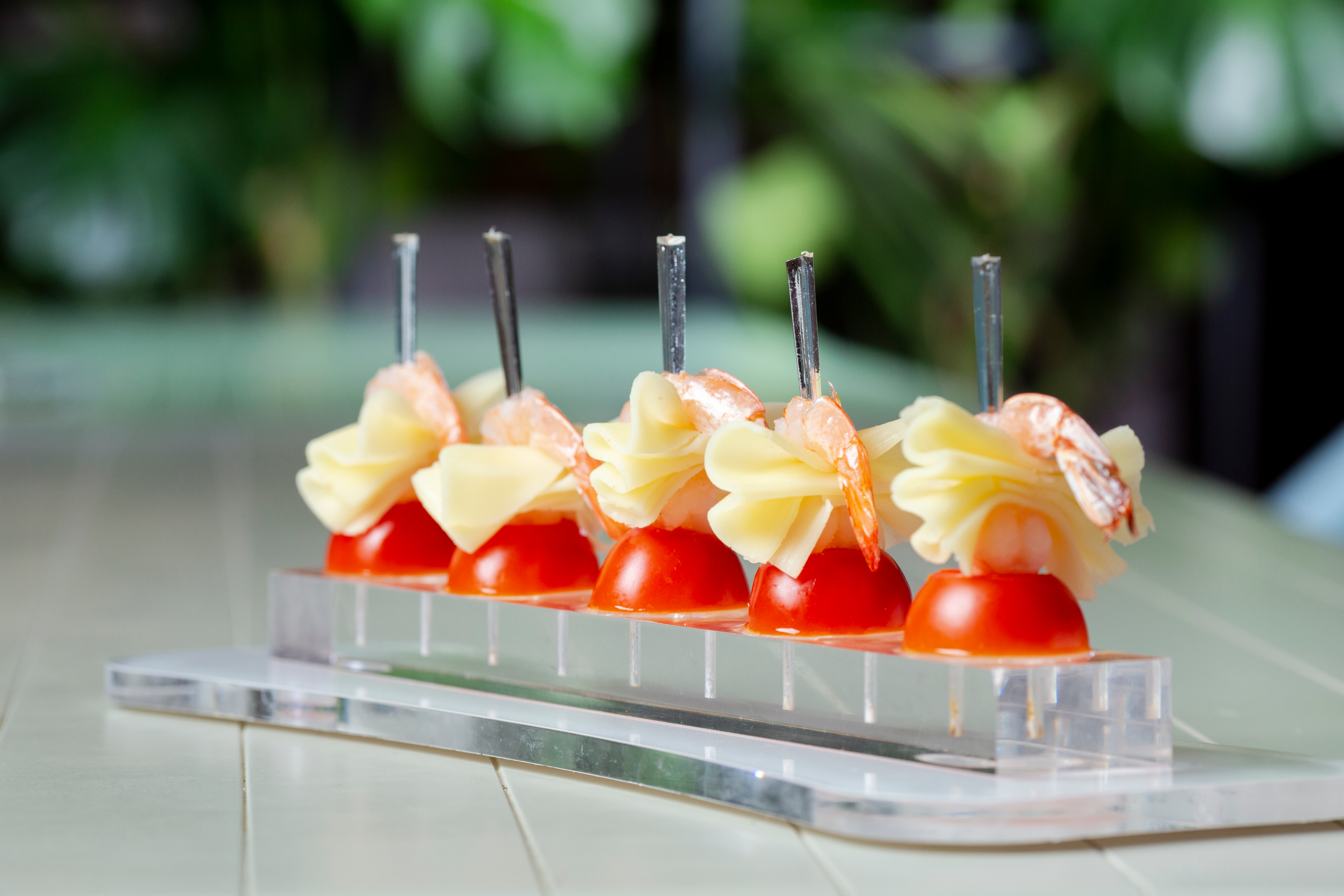 Мини-фуршет с канапе и закусками  прямо на стенде